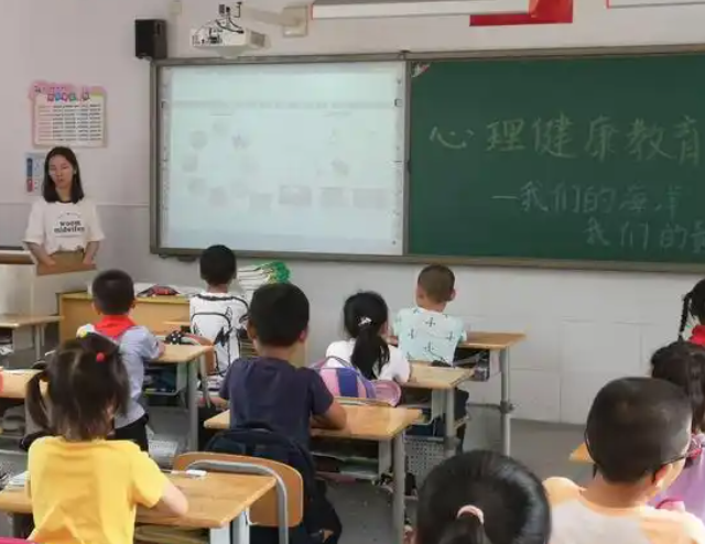 开设归纳课程交融课程等