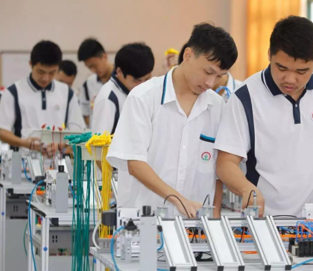 关键技能打破研究成果融入课程教育带着学生到研制一线解说案例 关键技能打破研究成果融入课程教育带着学生到研制一线解说案例