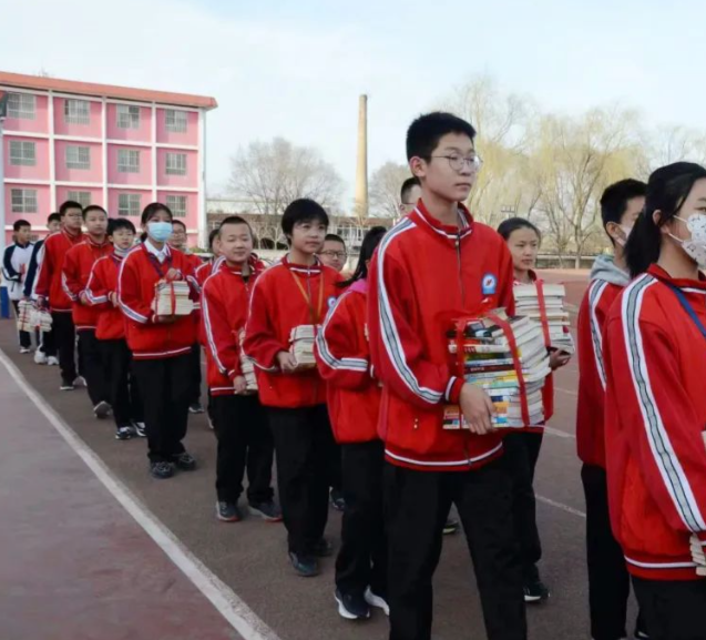 经过校园园区双场景育人
