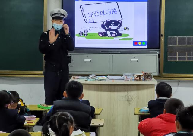 宣传教育打出一套组合拳