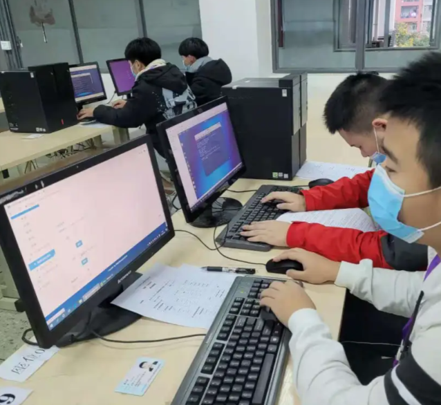 在课堂上学会评价AI信息的